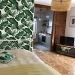 Cute Apartment, Next To Old Town, With Free Parking 아파트 *