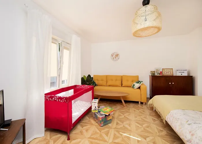 Cute Apartment, Next To Old Town, With Free Parking * تالين